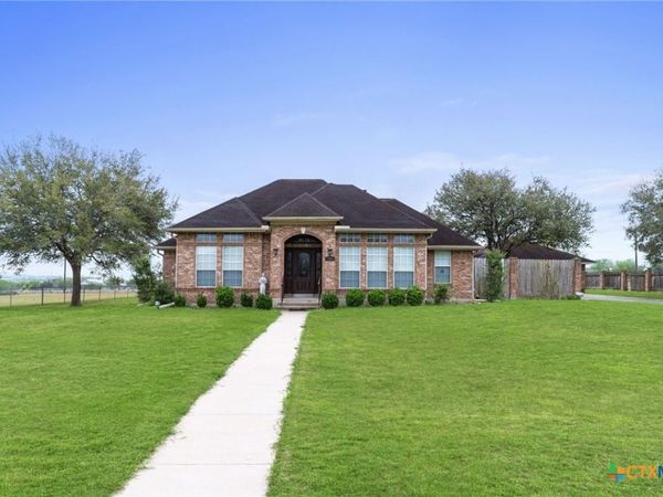 604 Texas Avenue , Shiner, TX 77984