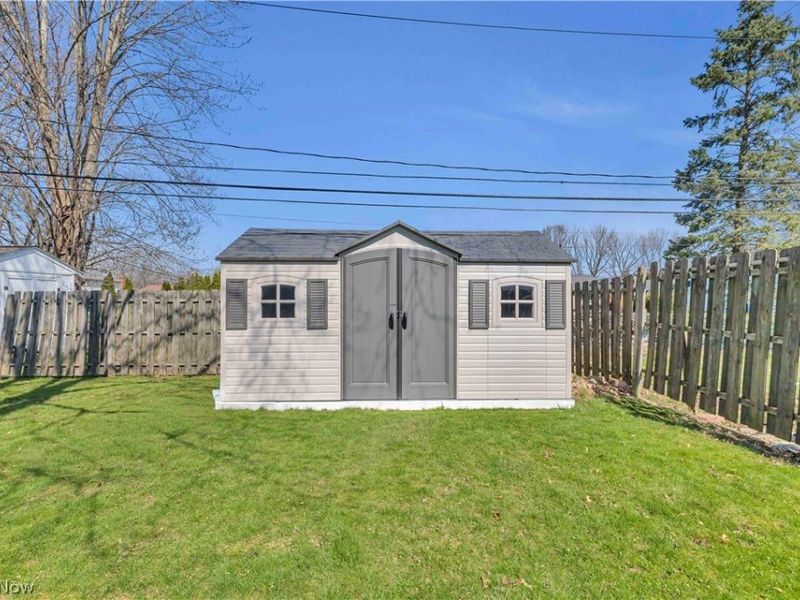 26928 Fairfax Lane, North Olmsted, OH 44070 Photo 6