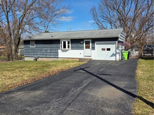 220 Pleasantview Drive , Liverpool, NY 13088