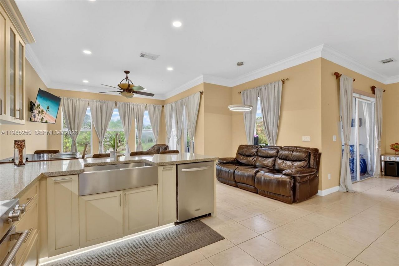 10701 SW Waterway Ln, Port Saint Lucie, FL 34987 Photo