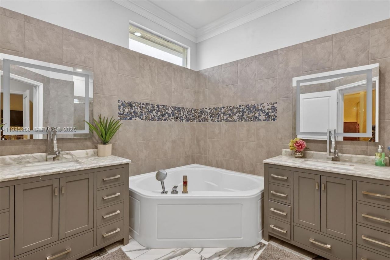 10701 SW Waterway Ln, Port Saint Lucie, FL 34987 Photo