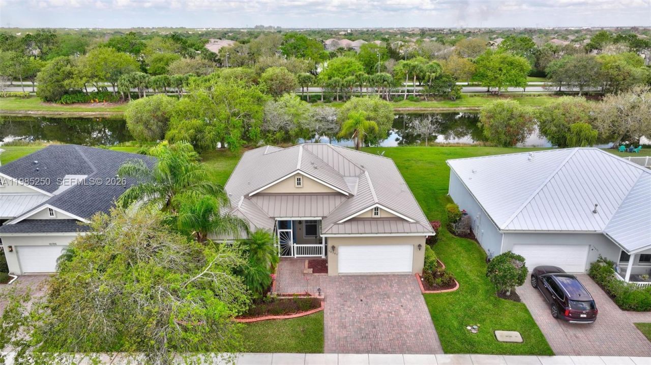10701 SW Waterway Ln, Port Saint Lucie, FL 34987 Photo