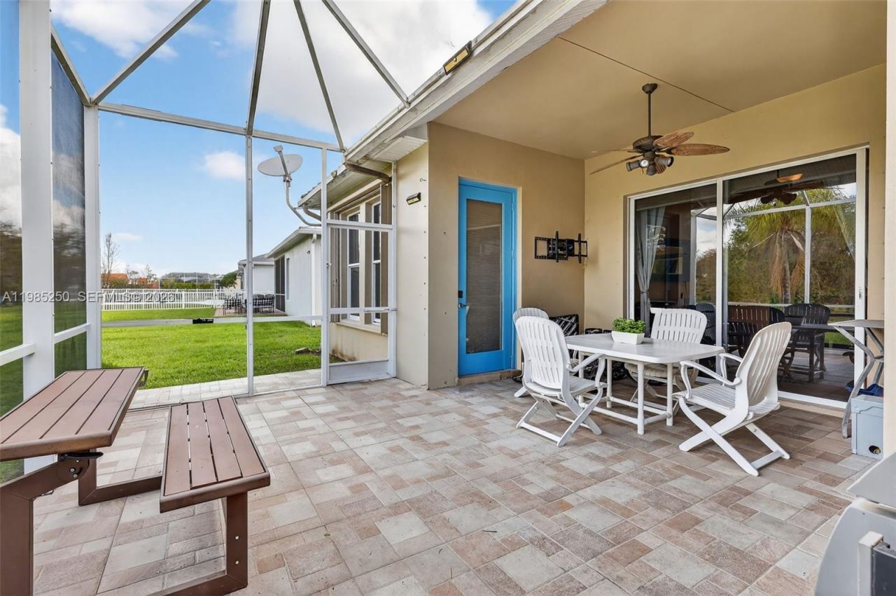 10701 SW Waterway Ln, Port Saint Lucie, FL 34987 Photo
