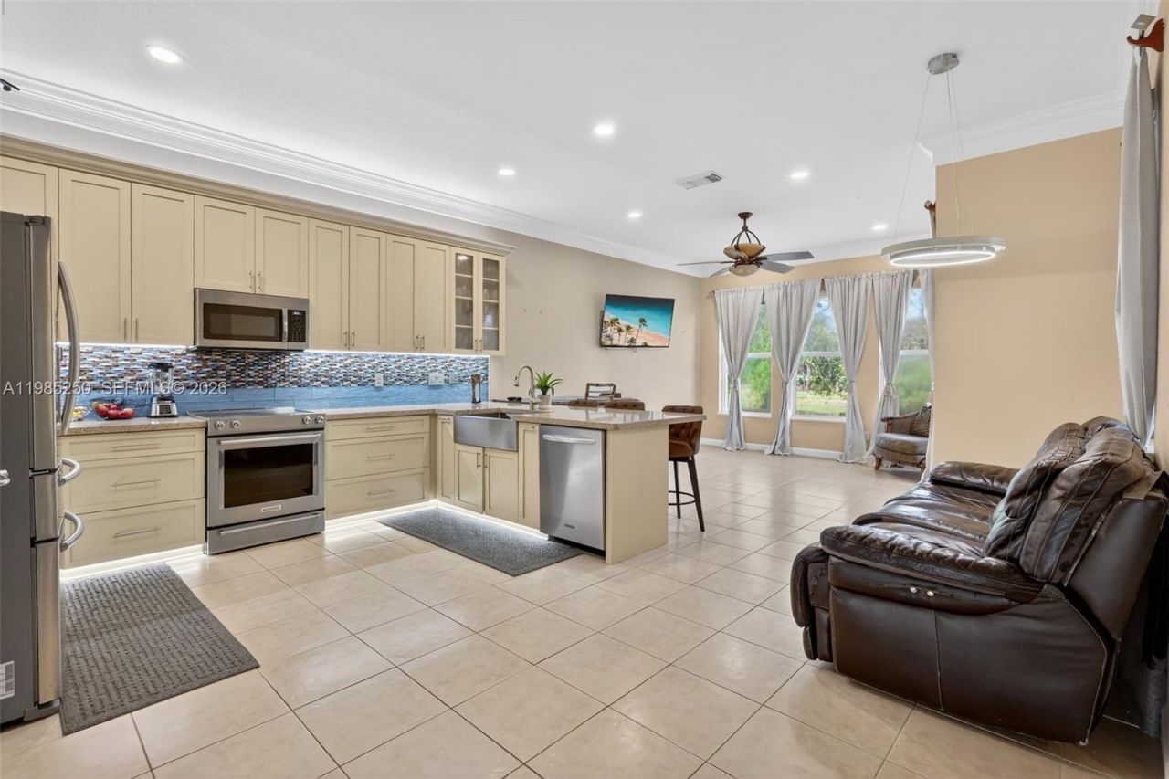 10701 SW Waterway Ln, Port Saint Lucie, FL 34987 Photo