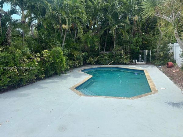 8850 NE 4th Ave, El Portal, FL 33138