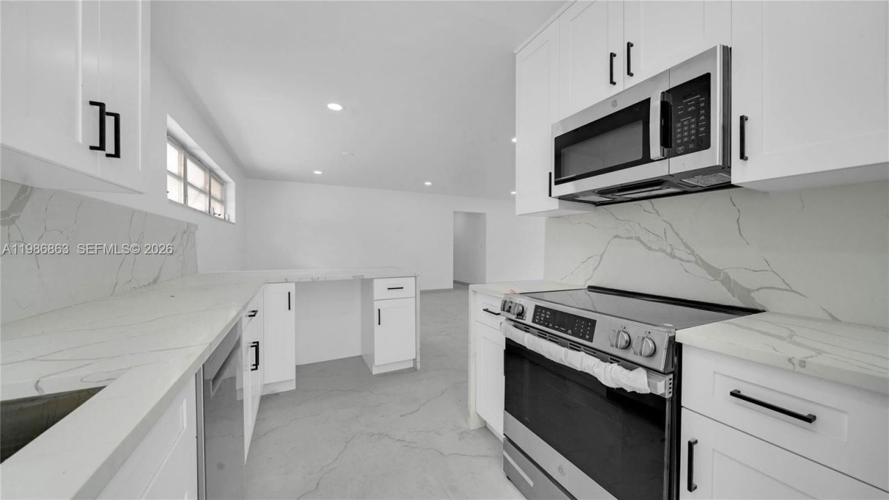 8850 NE 4th Ave, El Portal, FL 33138 Photo