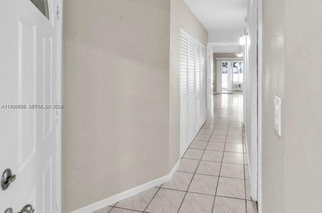 18801 NE 2nd Ave , Unit 1006, Miami, FL 33179 Photo