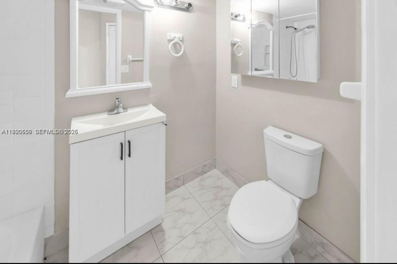 18801 NE 2nd Ave , Unit 1006, Miami, FL 33179 Photo