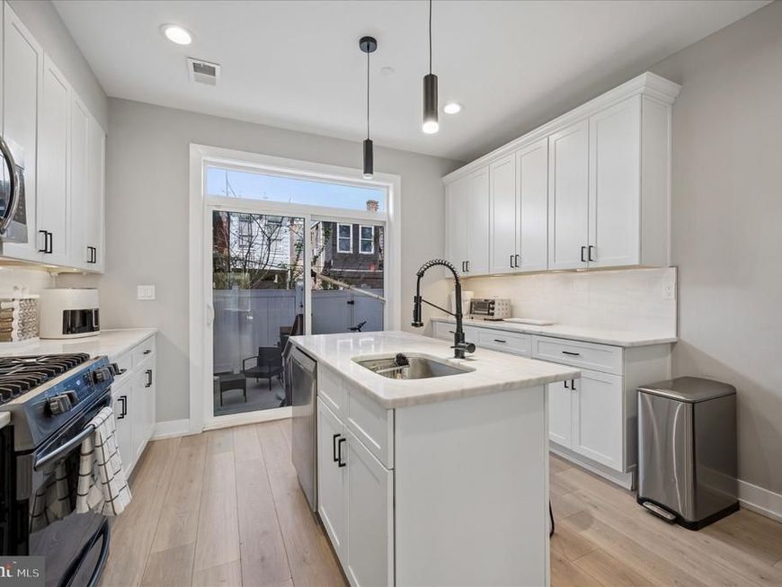 2242 N Reese Street, Philadelphia, PA 19133 Main Photo