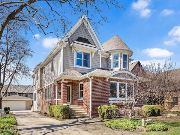 652 S Fairview Avenue, Elmhurst, IL 60126