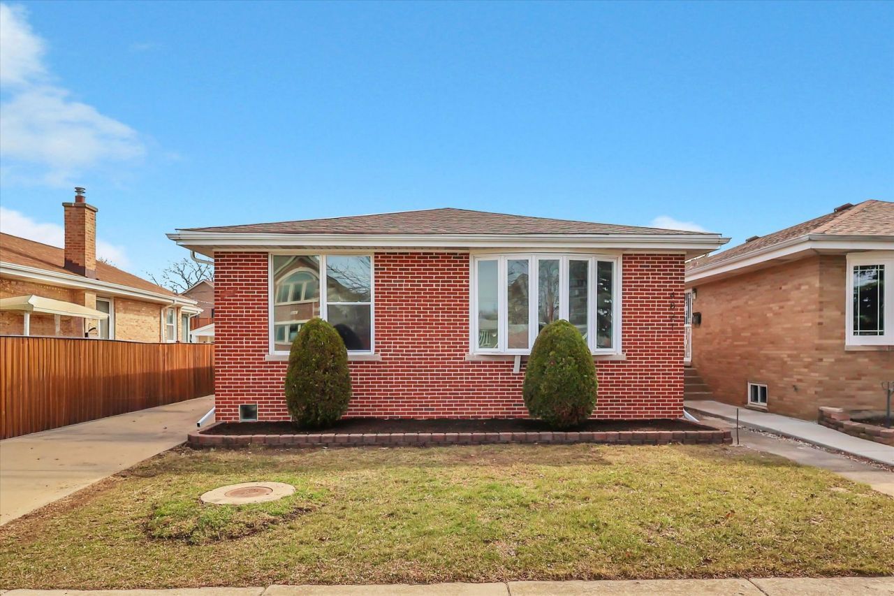 4821 N Mont Clare Avenue, Chicago, IL 60656 Main Photo