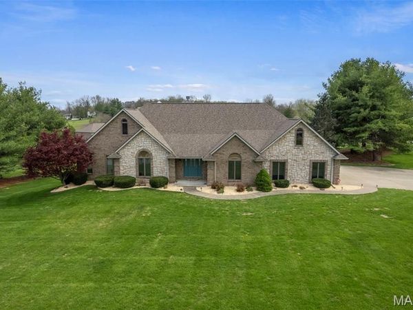 2305 Saint Andrews Courts, Jackson, MO 63755