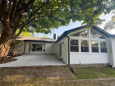 6076 Hugh Street, Burton, MI 48509