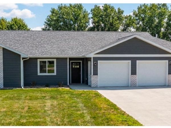 622 7th Ave, Sheldon, IA 51201