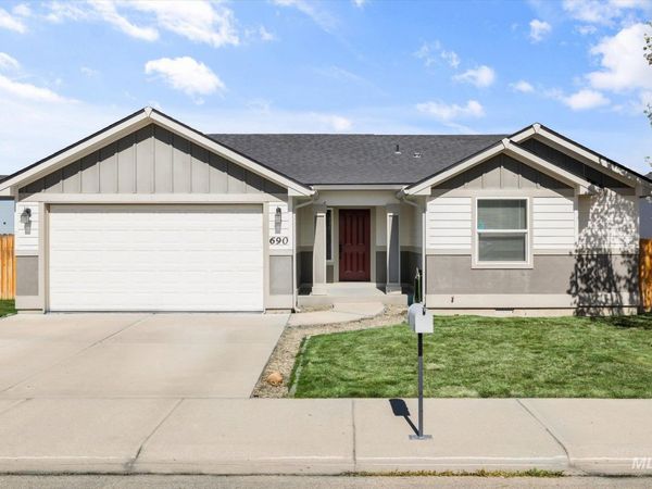 690 SW Josephine St, Mountain Home, ID 83647