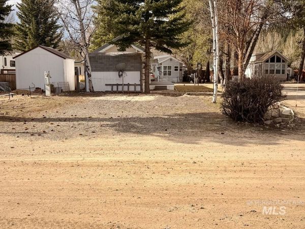 16 B Street, Cascade, ID 83611