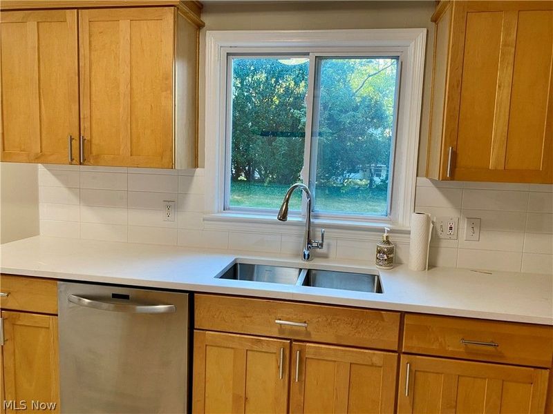 23710 E Baintree Road, Beachwood, OH 44122 Photo 7