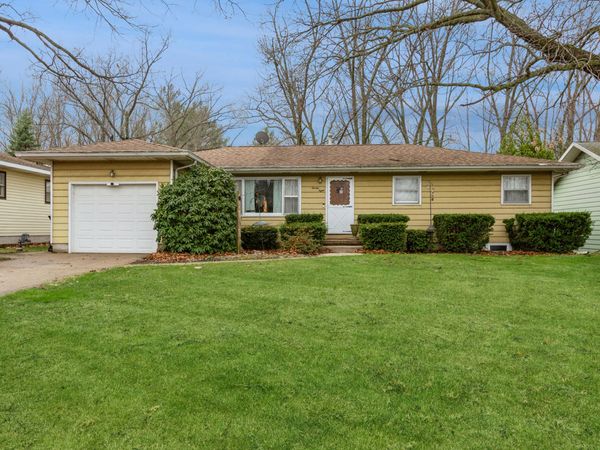 28 S Franklin Street, New Buffalo, MI 49117