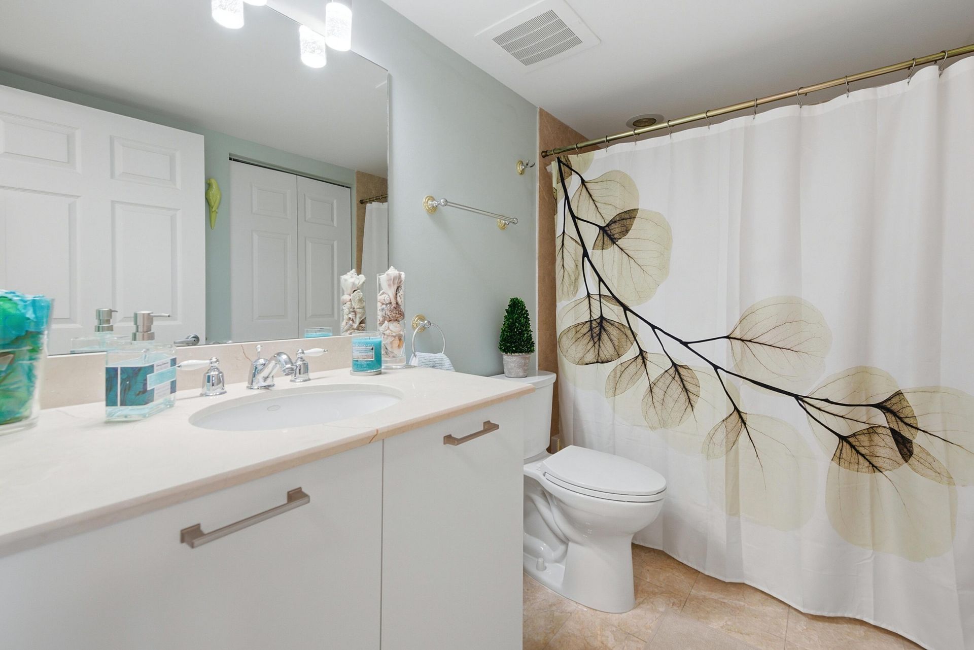 2001 N Ocean Boulevard, Unit 702s, Fort Lauderdale, FL 33305 Photo