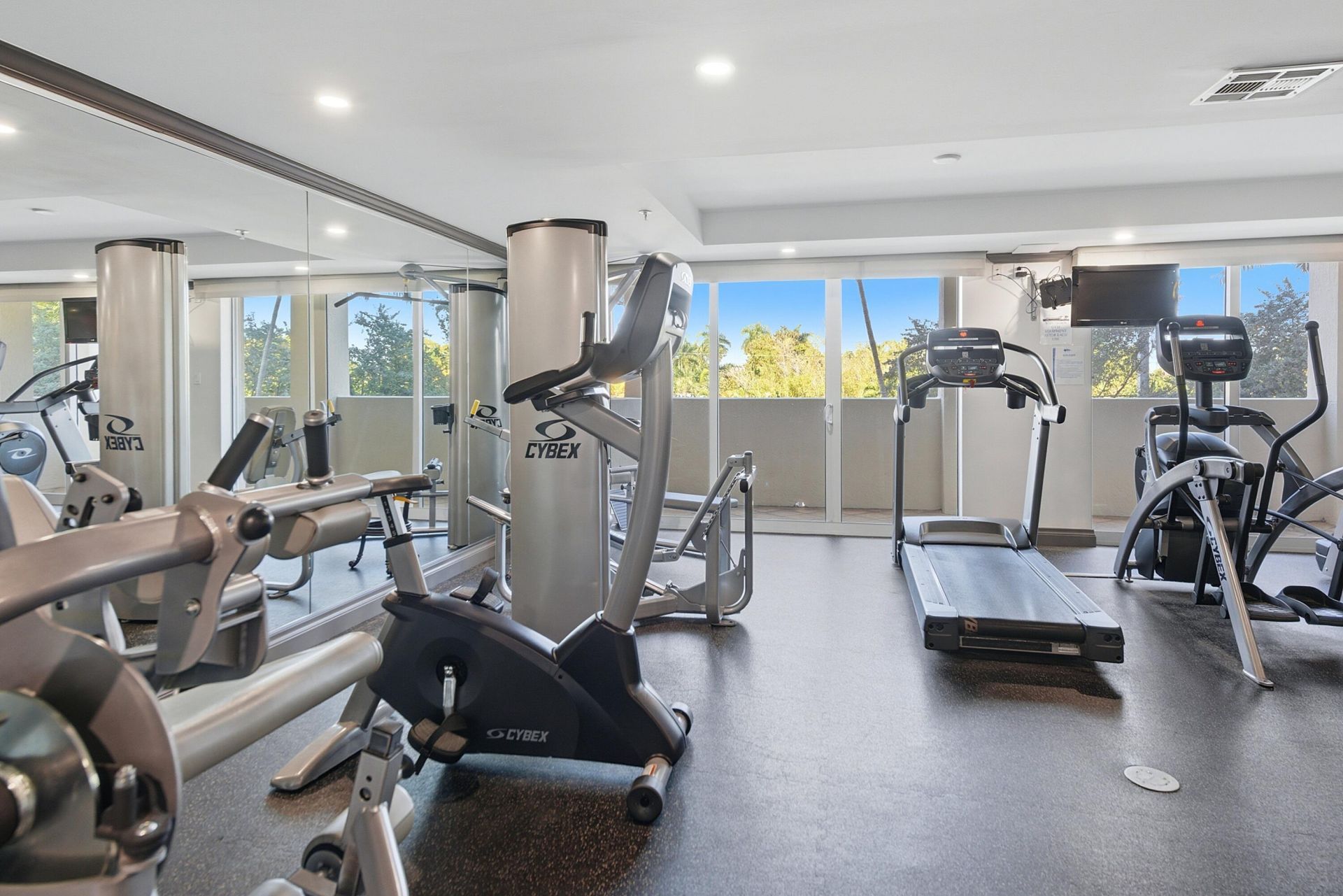 2001 N Ocean Boulevard, Unit 702s, Fort Lauderdale, FL 33305 Photo