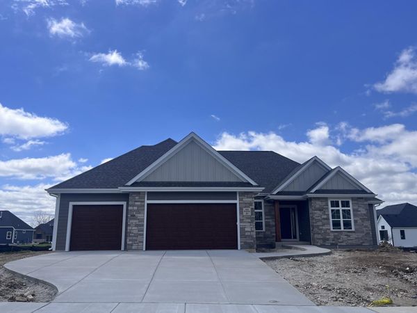 N66W21193 Sweet Clover Dr, Menomonee Falls, WI 53051