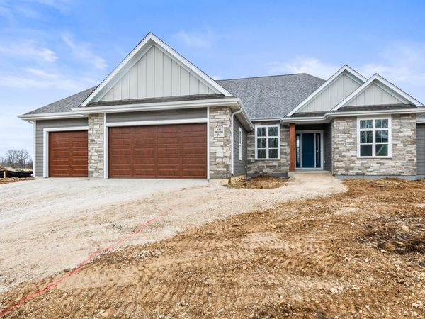 N66W21193 Sweet Clover Dr, Menomonee Falls, WI 53051