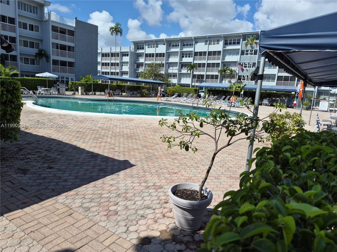 330 SE 2nd St , Unit 202E, Hallandale Beach, FL 33009 Photo