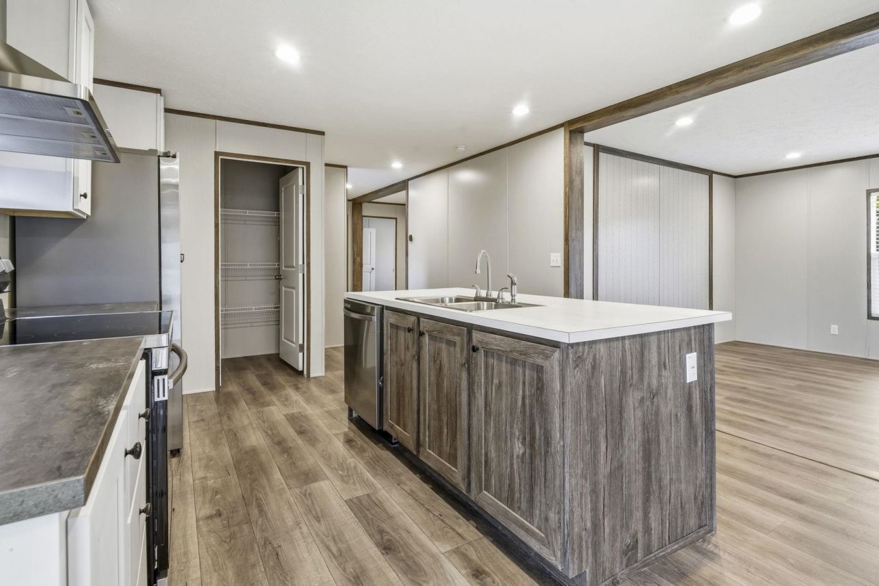 7300 Bellaire Dr. Photo 9