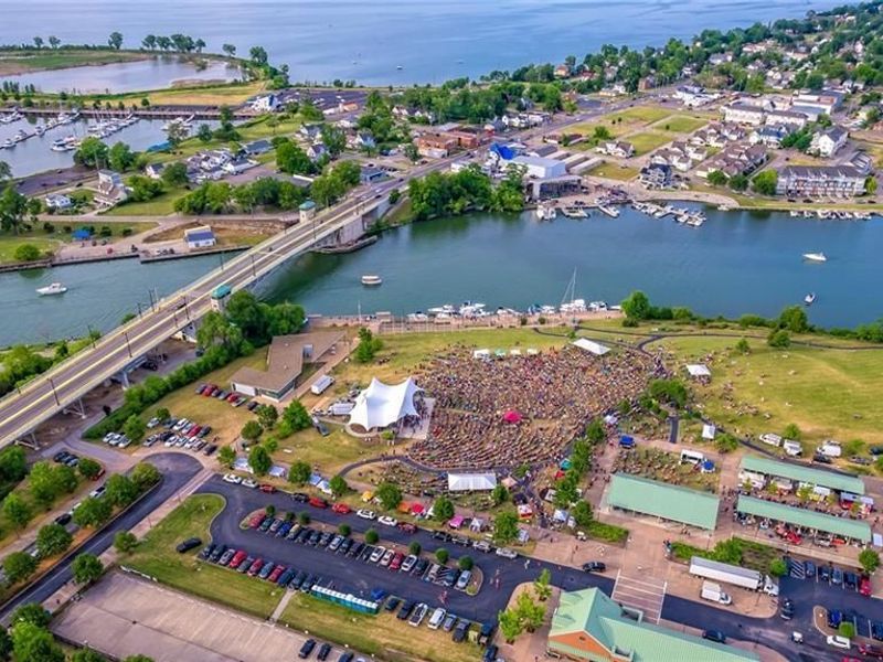 449 Harbor Lane, Lorain, OH 44052 Photo 29