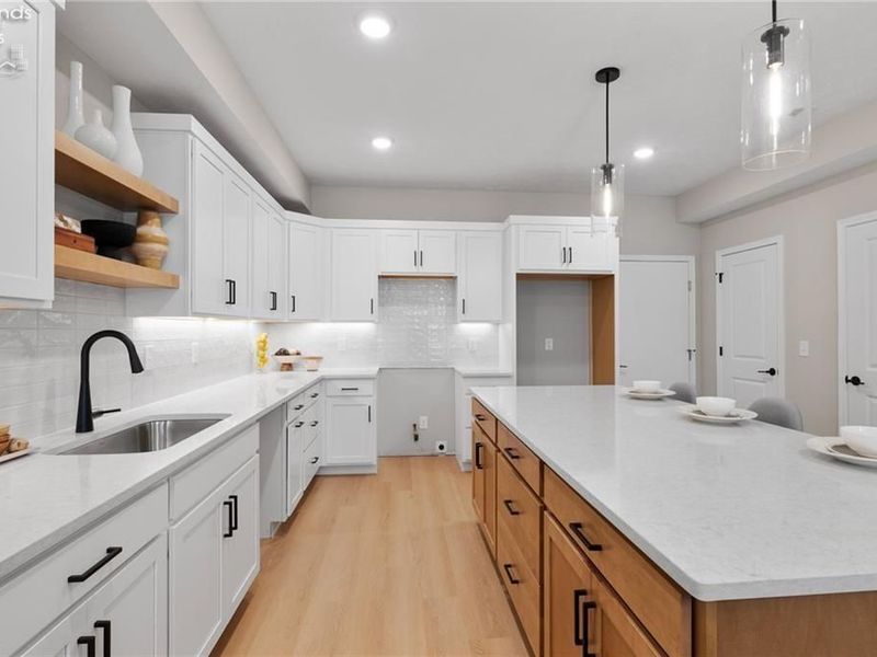 449 Harbor Lane, Lorain, OH 44052 Photo 8