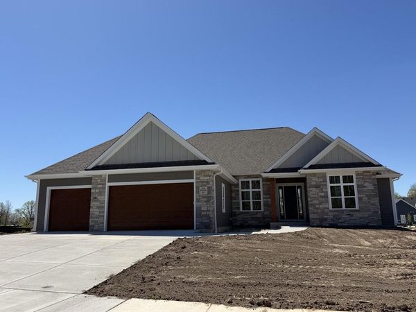 N66W21193 Sweet Clover DRIVE, Menomonee Falls, WI 53051
