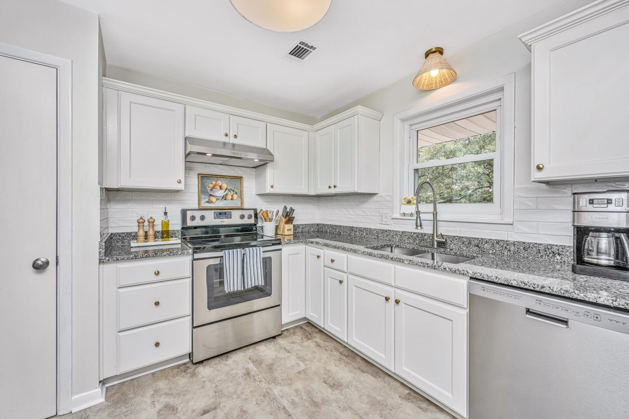 1529 Hunley Avenue Photo 9