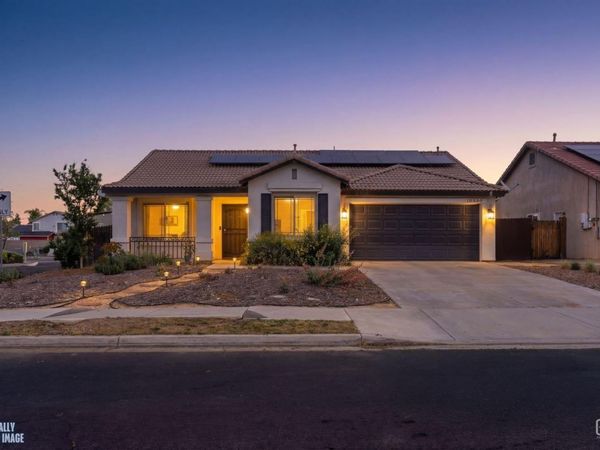 10420 W Victoria Falls Avenue, Bakersfield, CA 93312