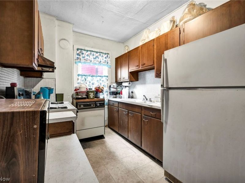 9220 Adams Avenue, Cleveland, OH 44108 Photo 10