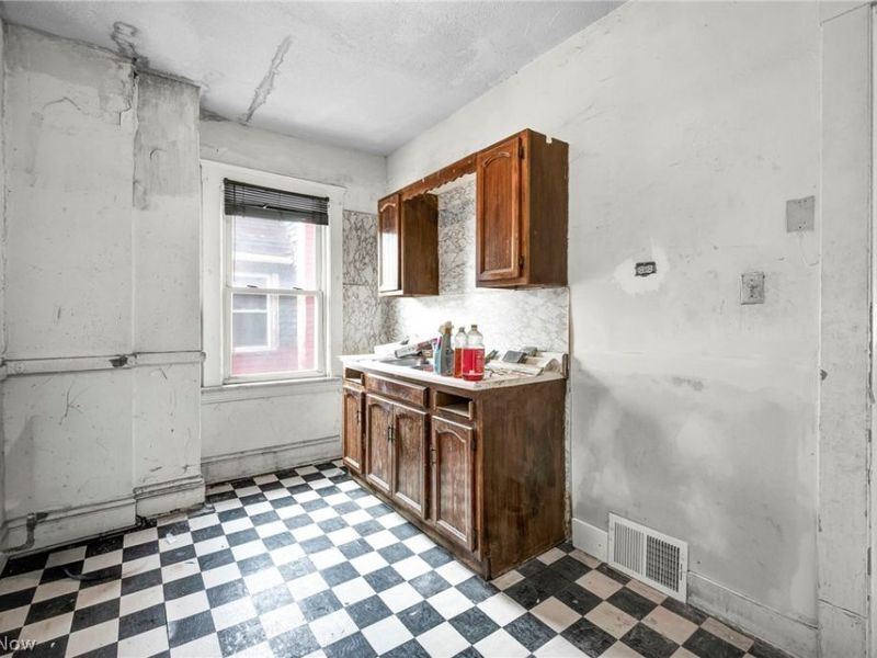 9220 Adams Avenue, Cleveland, OH 44108 Photo 22