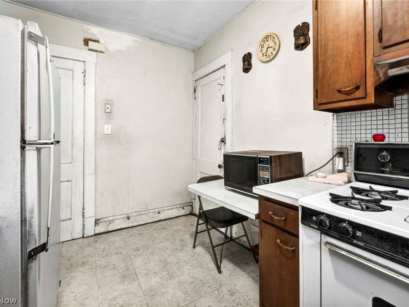 9220 Adams Avenue, Cleveland, OH 44108 Photo 9