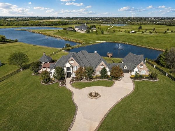 1572 Rabbit Ridge Road, Heath, TX 75032