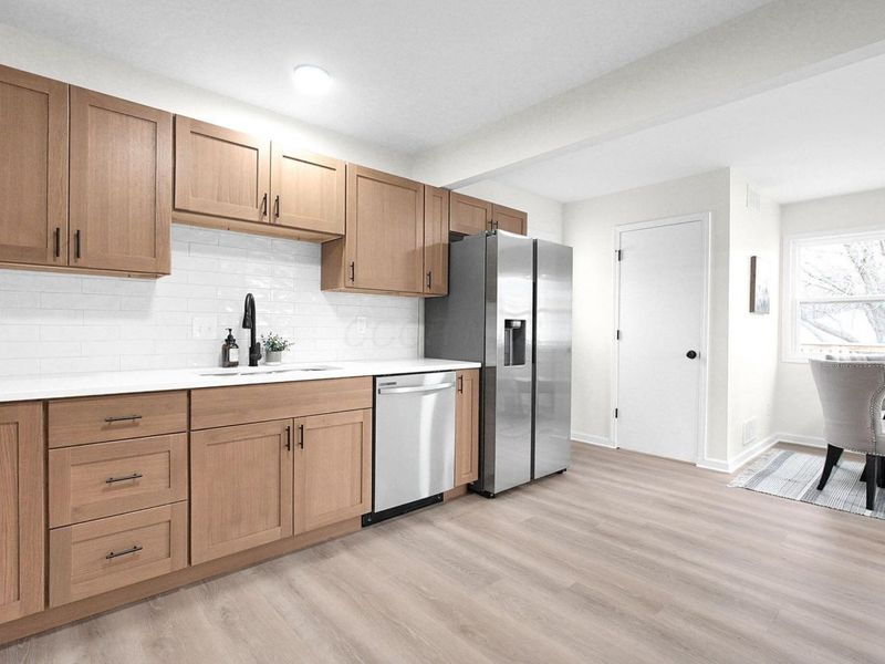 5294 Eisenhower Road , Columbus, OH 43229 Photo 10