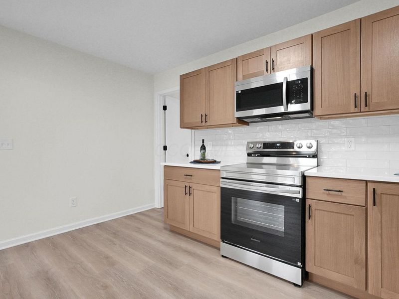 5294 Eisenhower Road , Columbus, OH 43229 Photo 12