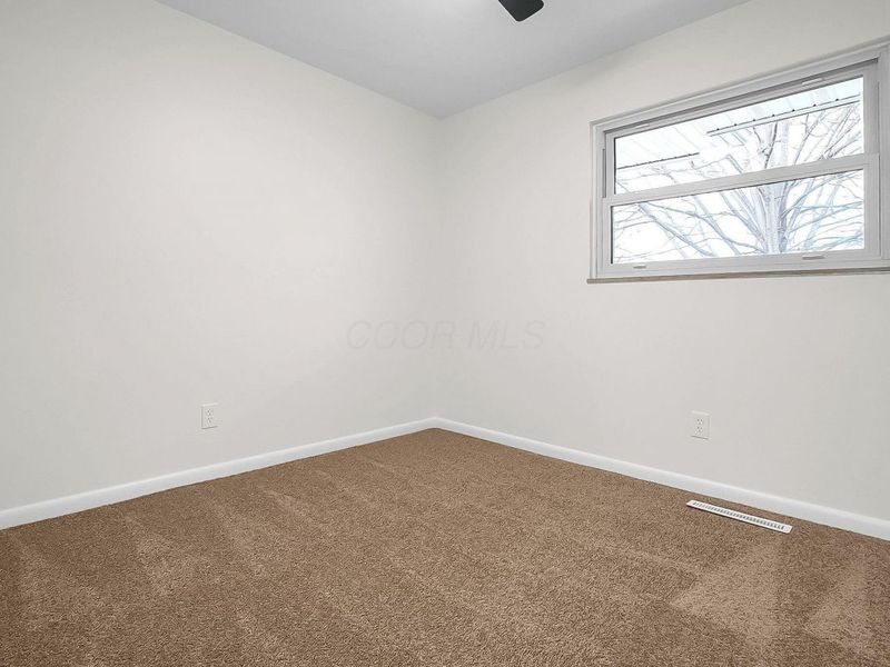 5294 Eisenhower Road , Columbus, OH 43229 Photo 17