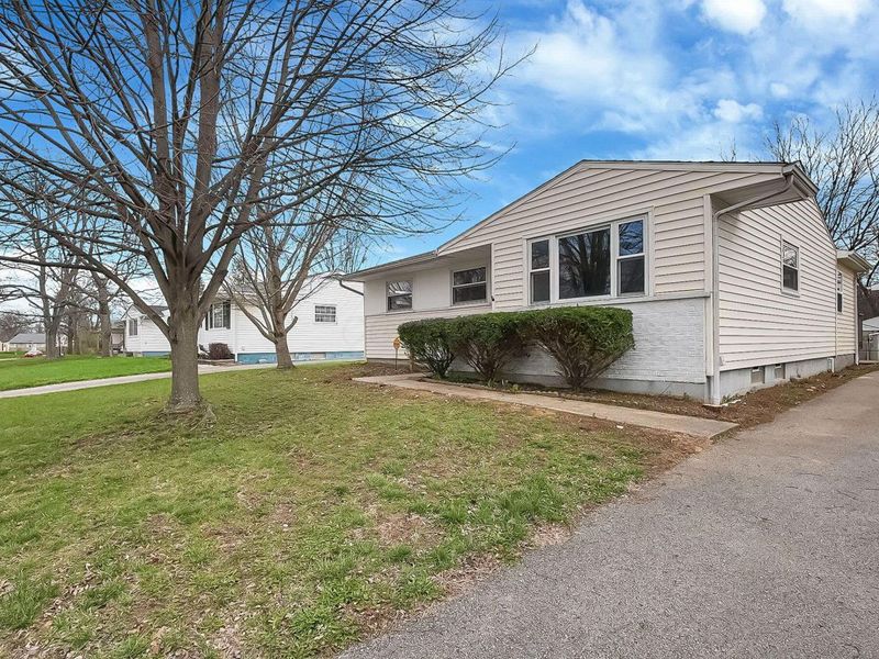 5294 Eisenhower Road , Columbus, OH 43229 Photo 4