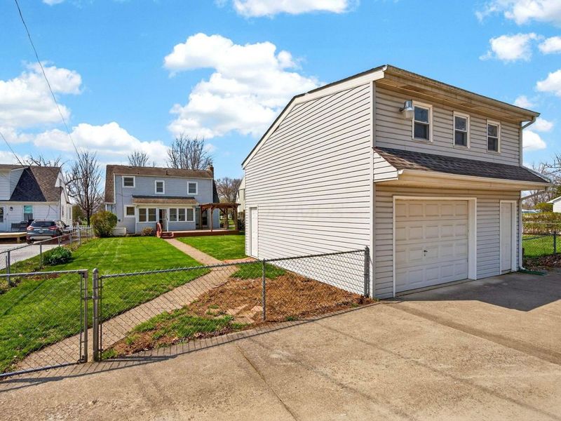 892 N Court Street, Circleville, OH 43113 Photo 2