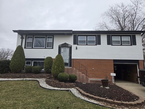 8811 W 92nd Street , Hickory Hills, IL 60457