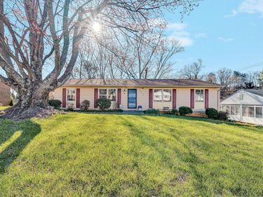 5918 Green Ridge RD NW, Roanoke, VA 24019