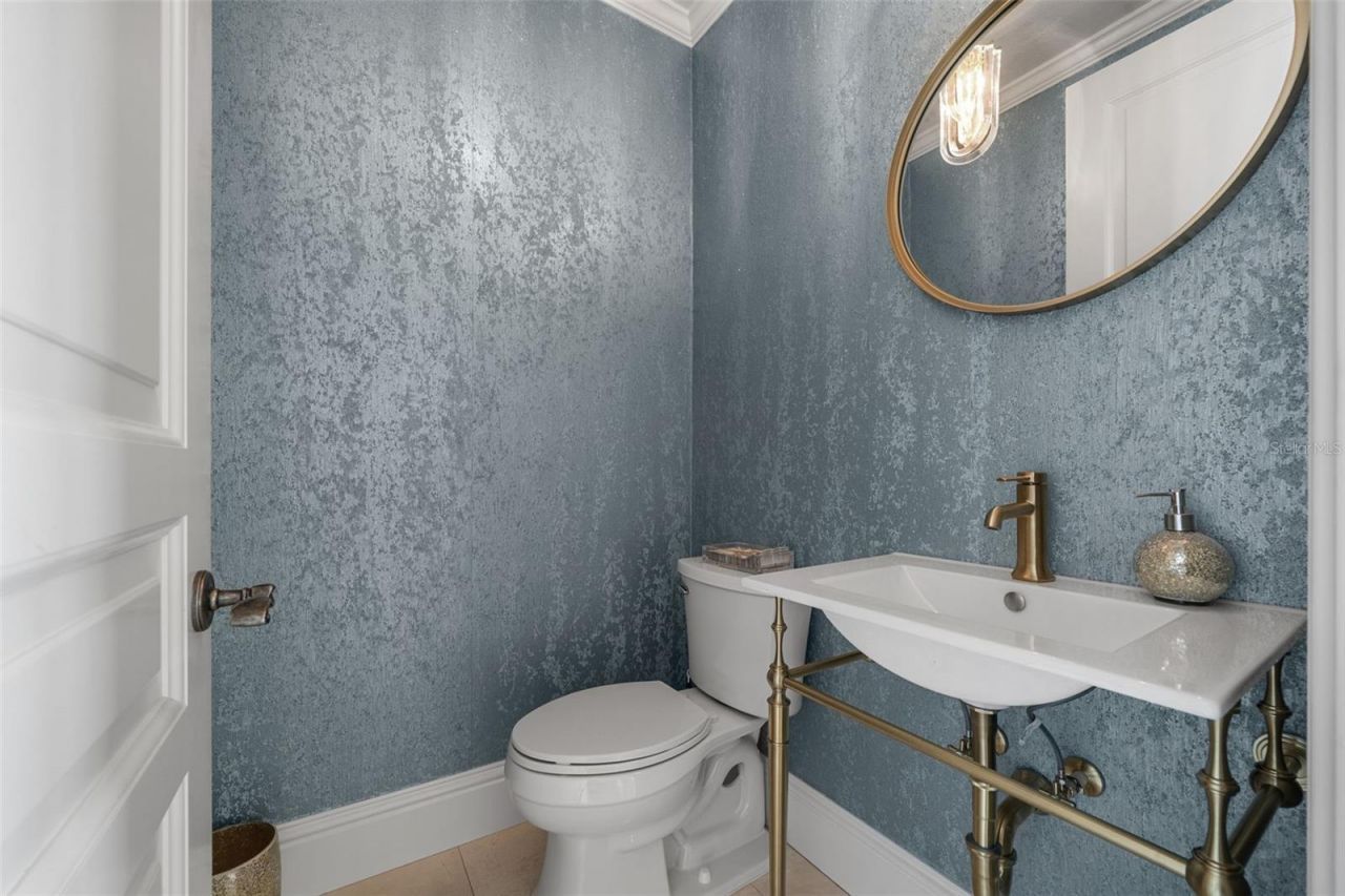 464 Golden Gate Point, Unit 703, Sarasota, FL 34236 Photo