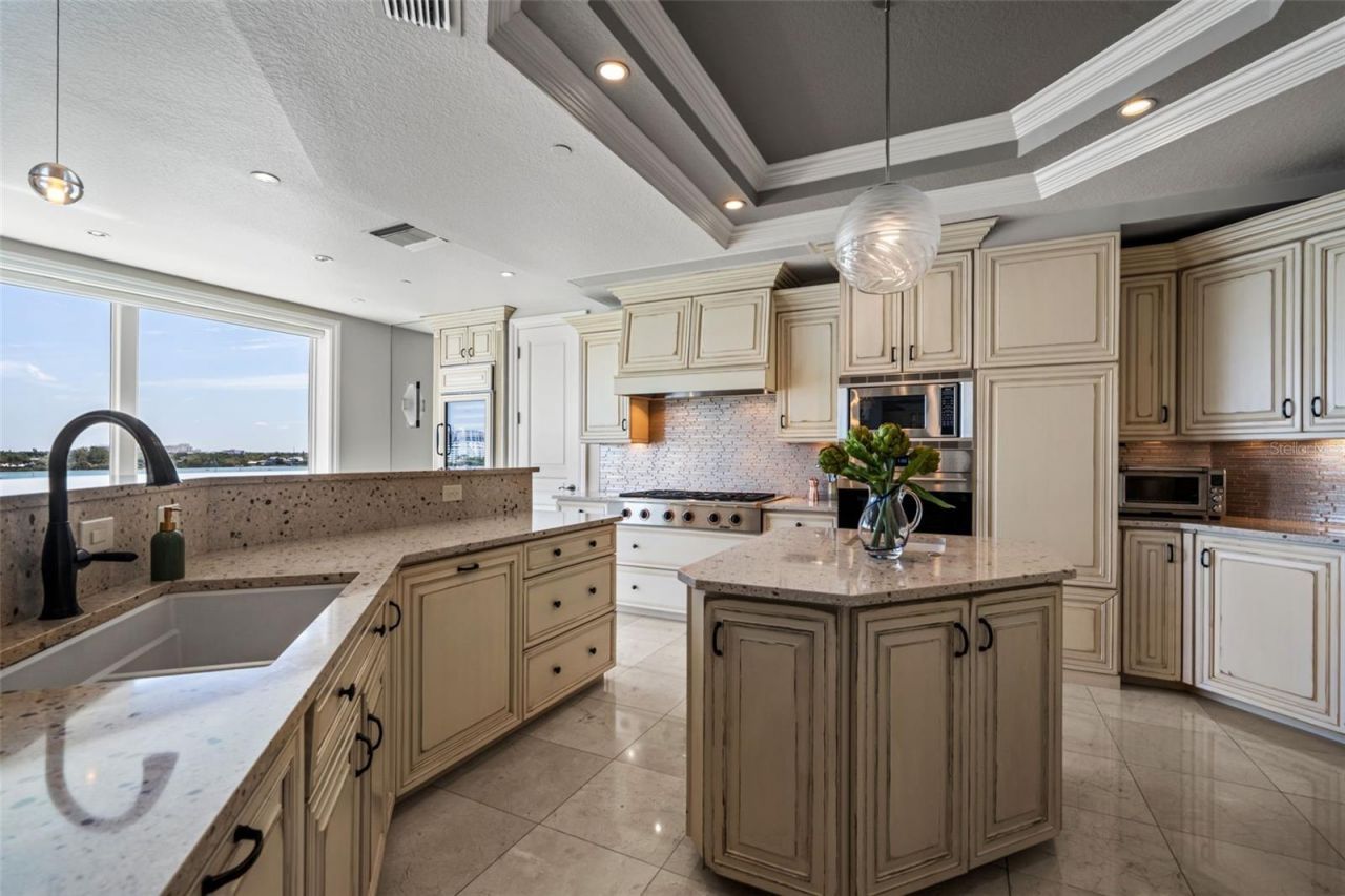 464 Golden Gate Point, Unit 703, Sarasota, FL 34236 Photo