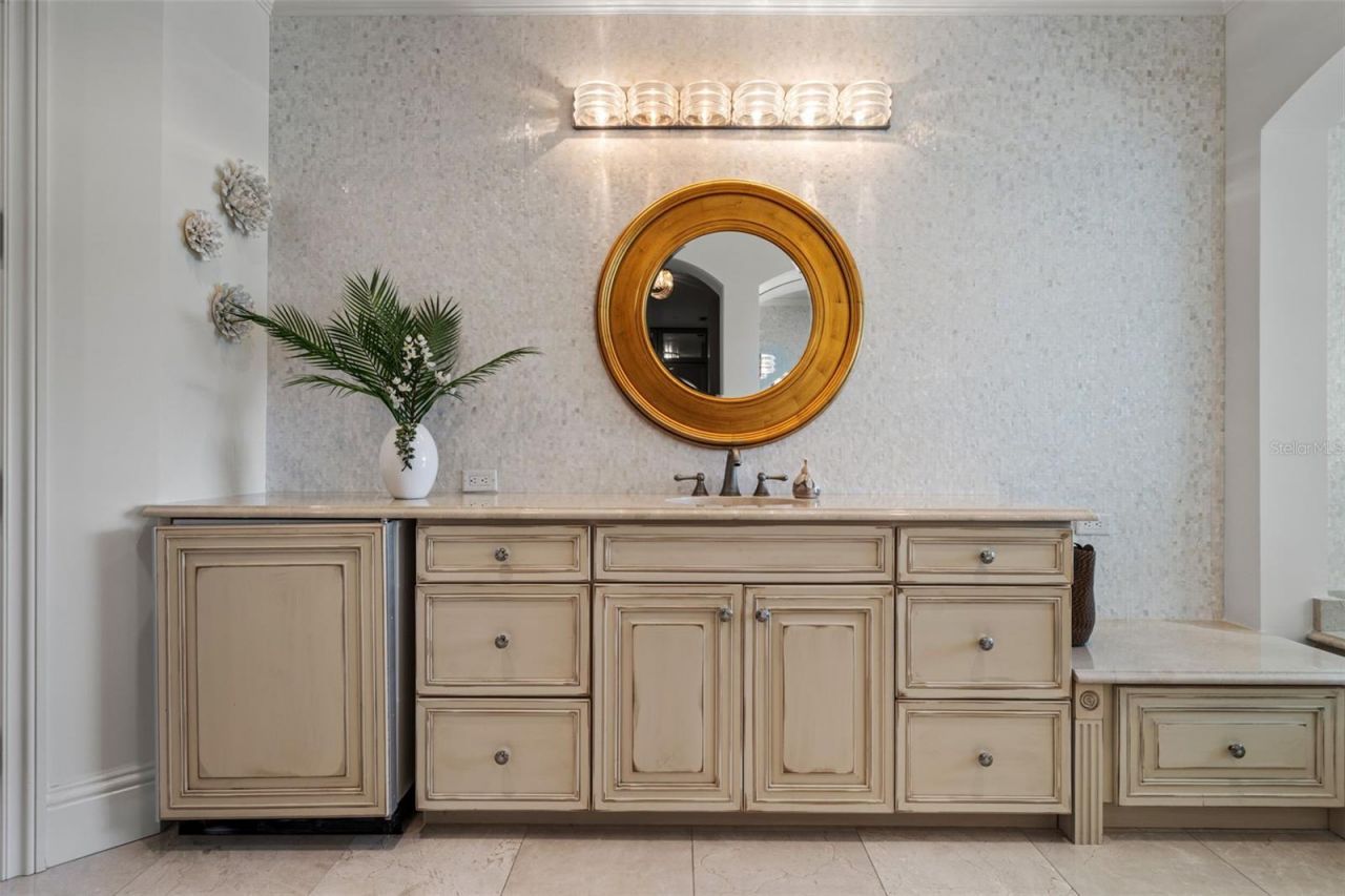 464 Golden Gate Point, Unit 703, Sarasota, FL 34236 Photo