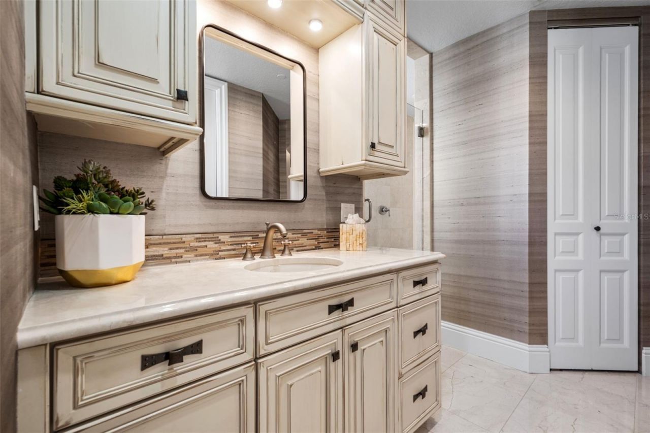 464 Golden Gate Point, Unit 703, Sarasota, FL 34236 Photo