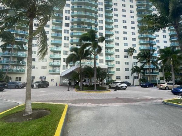 19390 Collins Ave, Unit 123, Sunny Isles Beach, FL 33160