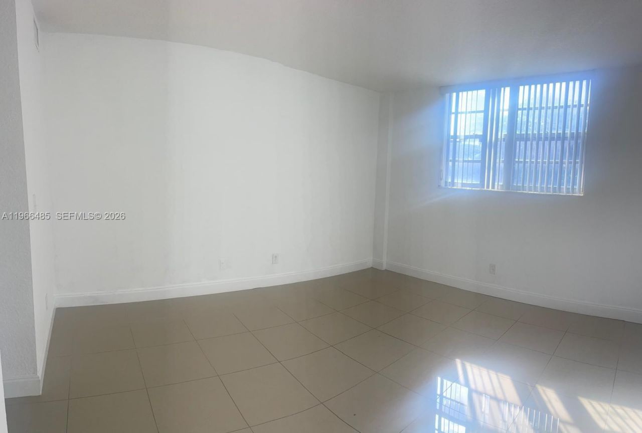 19390 Collins Ave, Unit 123, Sunny Isles Beach, FL 33160 Photo